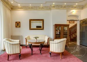Un lugar para sentarse en Akzent Hotel Am Goldenen Strauss