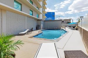 a swimming pool on the roof of a building at Holiday Inn Express El Paso-Central by IHG in El Paso