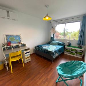 Postel nebo postele na pokoji v ubytování Tahitian villa avec accès mer privé à 300 m