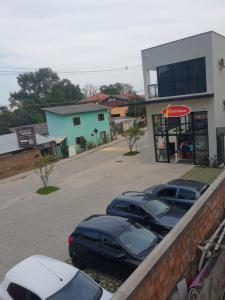 a group of cars parked in front of a building at Casa da Tati in Florianópolis
