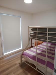 Двухъярусная кровать или двухъярусные кровати в номере Batemans Bay 2-bedroom gem newly renovated