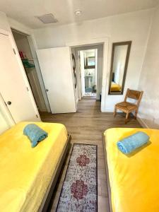 Posezení v ubytování Nice 2 Twin bedroom - Best central location in Miami - Luggage storage, parking and Laundry for free!!!!