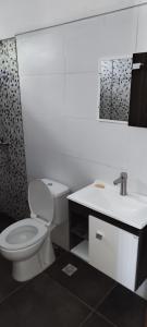 Kúpeľňa v ubytovaní Casa Atlántida 2 Dorm. Deck con Parrillero, 3 de Playa Mansa