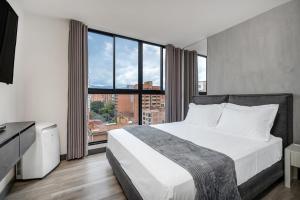 Postel nebo postele na pokoji v ubytování Apartamentos HOUSY Laureles + 37 fotografií