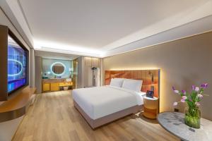 Zhangjiagang Pedestrian Street Manxin Hotel客房内的一张或多张床位