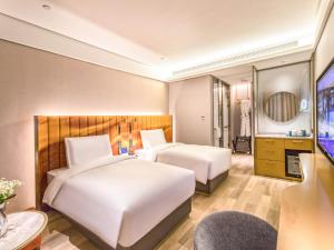 Zhangjiagang Pedestrian Street Manxin Hotel客房内的一张或多张床位