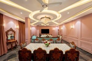 Μια τηλεόραση ή/και κέντρο ψυχαγωγίας στο Tripli Hotels White Manor