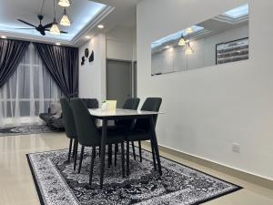 a dining room with a table and chairs at TZ’s Homestay Seremban in Seremban