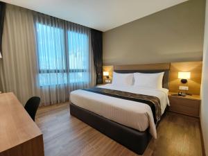 Postel nebo postele na pokoji v ubytování ZOOM HOTEL + 29 fotografií