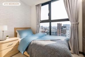 Letto o letti in una camera di High Floor New Bldg 4B2bLDK Ximending, Stunning Views • 高層新樓 4房2衛 西門町 美景