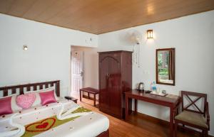 מיטה או מיטות בחדר ב-Blue Bells Resort By Maat Hotels