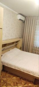 מיטה או מיטות בחדר ב-Yunusabad apartment