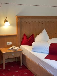 Postel nebo postele na pokoji v ubytování Adler Chalet in Längenfeld