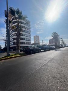 a street with cars parked on the side of the road at Departamento Península con Factura in Iquique