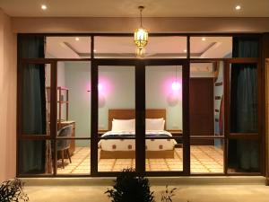 Postel nebo postele na pokoji v ubytování Rudra Sahashrara Bali - Ayurvedic - Health and Wellness Resort