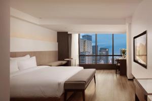 Postel nebo postele na pokoji v ubytování Jinxi Aerial Riverview Hotel - Chongqing Jiefangbei Hongya Cave + 37 fotografií