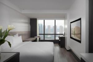 Postel nebo postele na pokoji v ubytování Jinxi Aerial Riverview Hotel - Chongqing Jiefangbei Hongya Cave