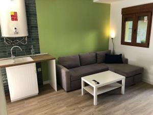 Η κουζίνα ή μικρή κουζίνα στο Robledo de Chavela plaza 1B, con gran terraza, perfecta ubicación