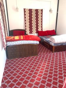 Llit o llits en una habitació de Nagarkot Trekkers Inn