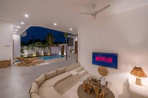 Piscina di CASA BIARI : Tropical Vibes - 3 min from beach o nelle vicinanze