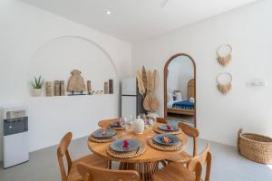 Foto dalla galleria di CASA BIARI : Tropical Vibes - 3 min from beach a Canggu