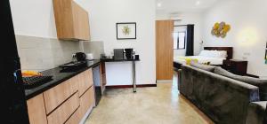 Dapur atau dapur kecil di Instahomes by Tru - Mt Pleasant Apartments