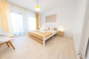 Ein Bett oder Betten in einem Zimmer der Unterkunft Casa cu Nuc