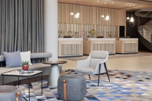 Ruang duduk di Courtyard by Marriott Basel
