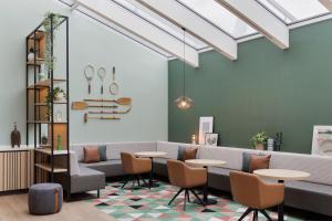 Ruang duduk di Courtyard by Marriott Basel