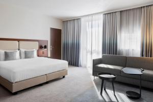 Katil atau katil-katil dalam bilik di Courtyard by Marriott Basel