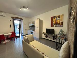 a living room with a couch and a table and a kitchen at Comfort Accommodation Residence in Bergamo