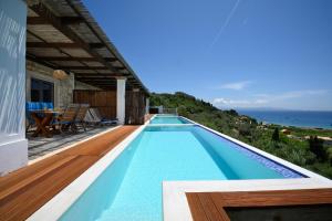 The swimming pool at or close to Bella Vista Ereikousa