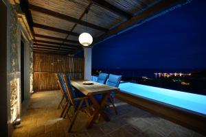 A balcony or terrace at Bella Vista Ereikousa