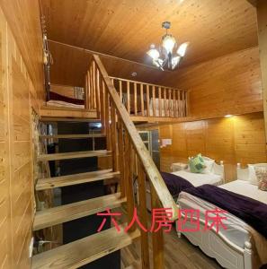 a room with a staircase and a bed in a cabin at 雲棧民宿-桃園市民宿072號 in Hualing
