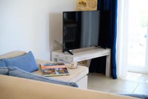 A television and/or entertainment centre at Bella Vista Ereikousa