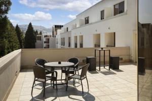 a patio with a table and chairs on a balcony at San Ramon Marriott in San Ramon