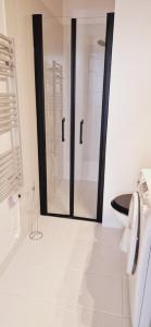 Ένα μπάνιο στο La Maisonnette en Medoc +28 φωτογραφίες