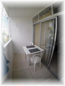 A balcony or terrace at Studio Marina pointe du bout vue sur le port