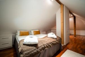 Postel nebo postele na pokoji v ubytování Enter Tromsø - Exclusive 4 Bedroom Villa