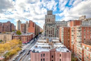 Gallery image of UES 2br w elevator doorman nr transportation NYC-1297 in New York