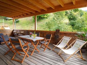 a patio with a table and chairs on a deck at Heimatglück in Lautenbach