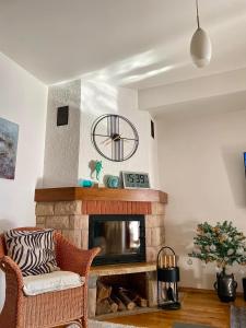 a living room with a fireplace and a television at Maja Apartman Bjelasnica in Bjelašnica