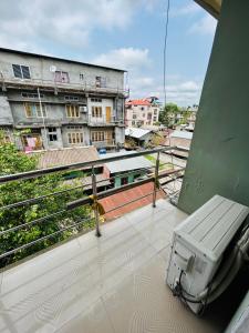 Hotel Siddarth Palace的阳台或露台