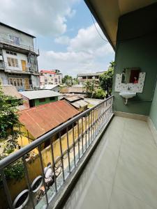 Hotel Siddarth Palace的阳台或露台