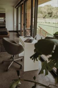 VIBE LUXURY CABINS的休息区