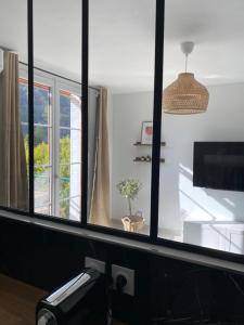 a room with a window with a potted plant at Superbe Studio Centre Digne les bains in Digne-les-Bains