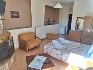 TV a/nebo společenská místnost v ubytování Miaritis rooms