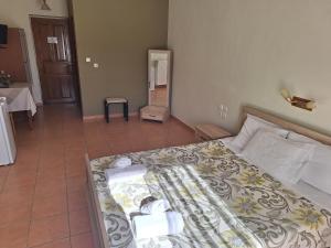 Postel nebo postele na pokoji v ubytování Miaritis rooms