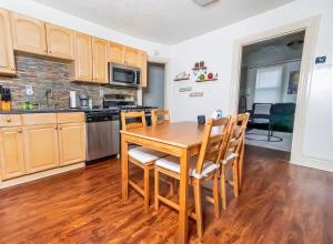 Dapur atau dapur kecil di 1 BR - Parking - Amazing View Nearby!