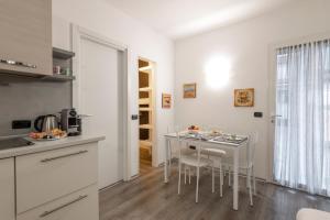 Kuchyň nebo kuchyňský kout v ubytování BnButler - Archimede 53 - Bright Studio